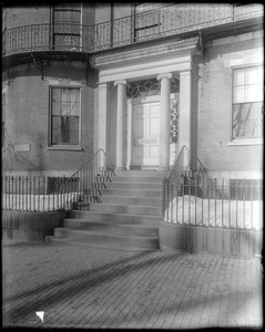 Boston, 40 Beacon Street, exterior detail door, side, Daniel P. Parker house