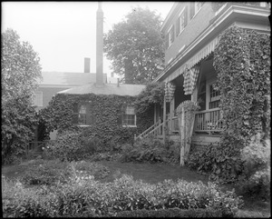 Salem, 26 Chestnut Street, formerly Humphrey Devereux house, now James E. Simpson house, garden, rear