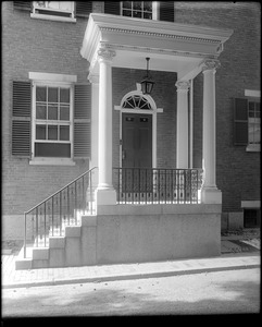 Salem, 26 Chestnut Street, exterior detail, door, carriage entrance, Humphrey Devereux house