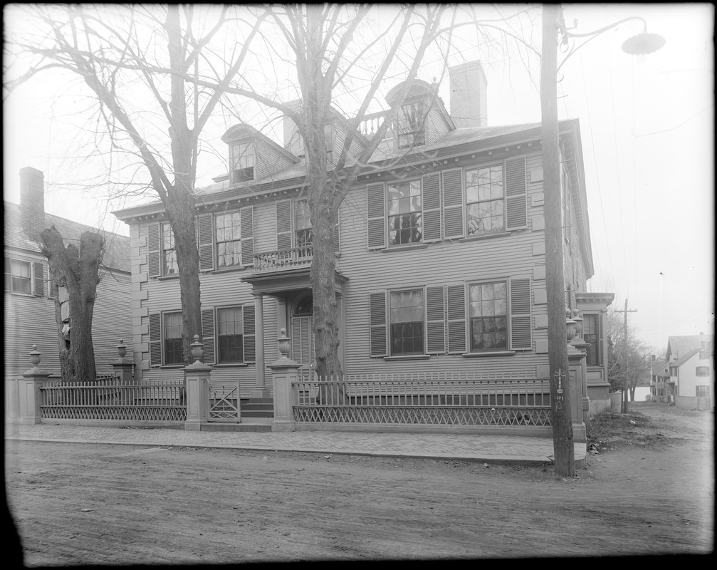 Portsmouth, New Hampshire, 346 Pleasant Street, Governor John Wentworth house