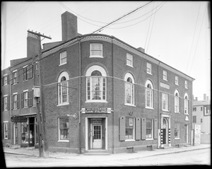 Portsmouth, New Hampshire, Daniels Street and Penhallow Street, Custom House