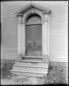 Portsmouth, New Hampshire, 166 Marcy Street, exterior detail, door, Pearson-Woodson house