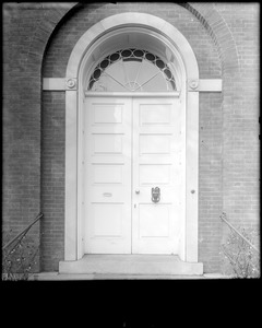 Portsmouth, New Hampshire, 180 Middle Street, exterior detail, door, Larkin, Richter house