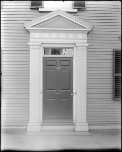 Salem, 113 Federal Street, exterior detail, door, Tuttle-Coan house