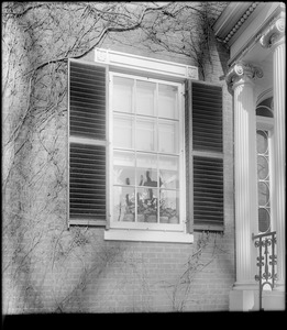 Salem, 26 Chestnut Street, exterior detail, window, Humphrey Devereux house