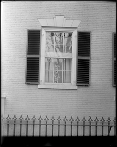 Salem, 380 Essex Street, exterior detail, window, Francis Peabody house