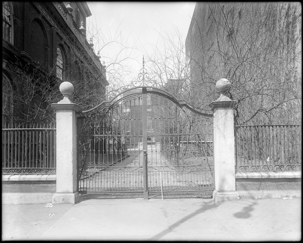 Philadelphia, Pennsylvania, 20 North American Street, exterior detail, gate and posts at 2nd Street entrance, Christ Church, built 1724-1754