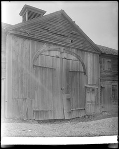 Peabody, Massachusetts, unknown street, exterior detail, door, barn at Osborne house, 1798