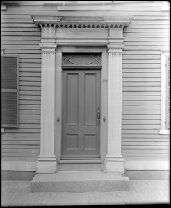 Salem, 20 Lynde Street, exterior detail, door, unknown house