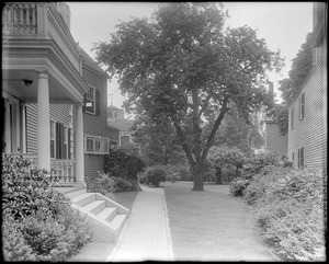 Salem, 87 Federal Street, exterior detail, porch, Albert P. Goodhue house