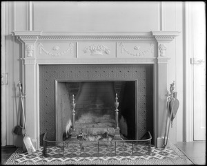 Danvers, Collins Street, interior detail, mantel, chamber, Robert "King" Hooper house