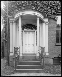Salem, 129 Essex Street, exterior detail, door