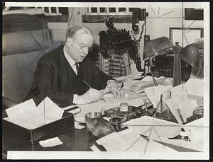 Mayor Mansfield at his desk