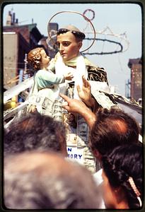 Boston - N. End 1981: a man gestures at the statue of St. Anthony - St. Anthony's Feast