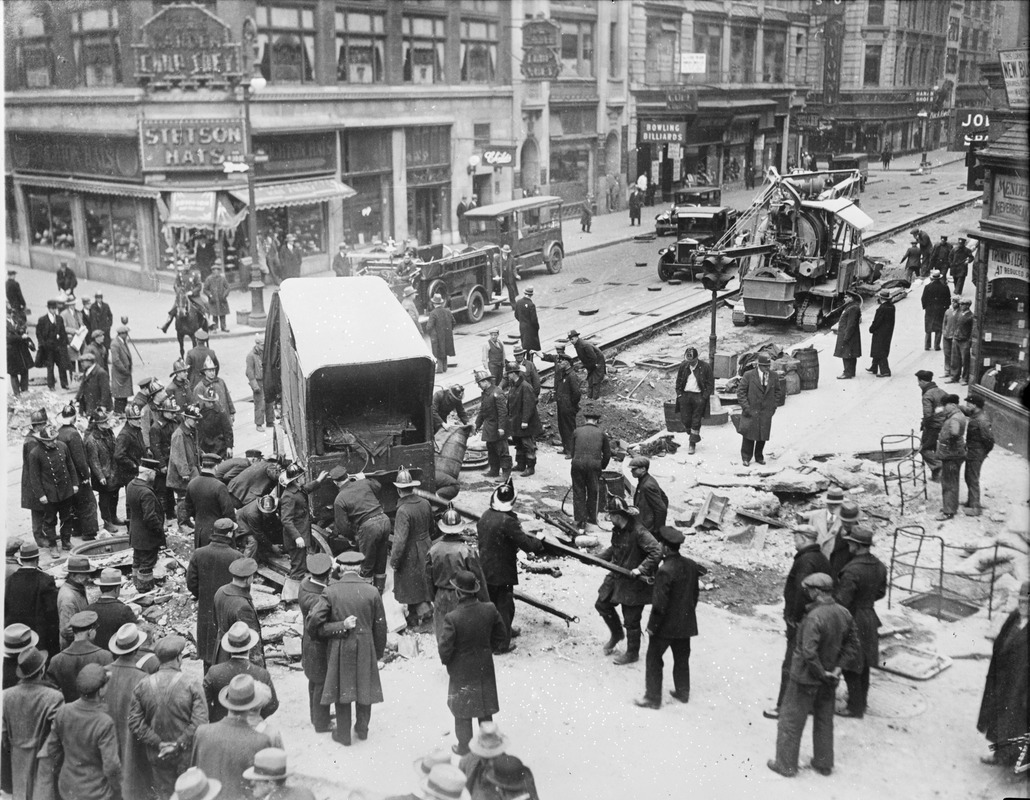 Explosion on Broadway in New York. 8 people injured.