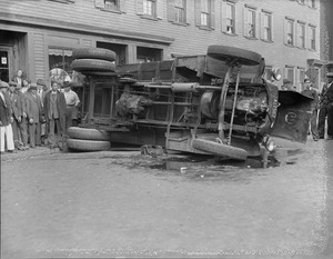 Truck and El Bus collide in South Boston