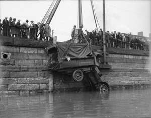 Cudahy Packing Co. truck goes into Fort Point Channel