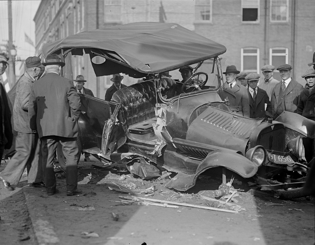 Auto wreck in Cambridge