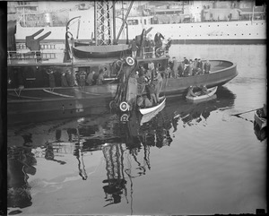 Lifting car out of water, Fore River, Quincy.