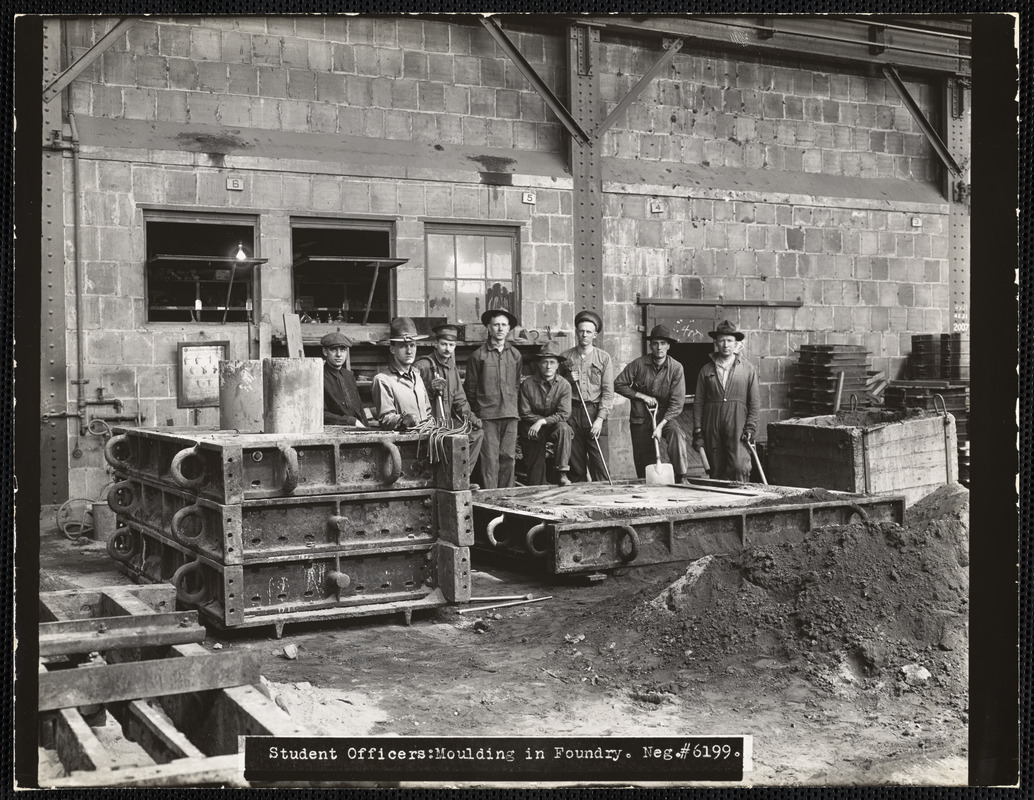 Student officers moulding in foundry