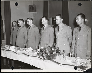 Military members at dinner