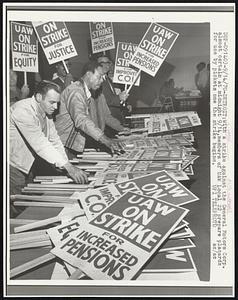 Detroit: With a strike against the General Motors Corp. almost certain at midnight 9/14, members of UAW Local 22 prepare placards for use by pickets on the strike begins. Labor. Auto Workers.