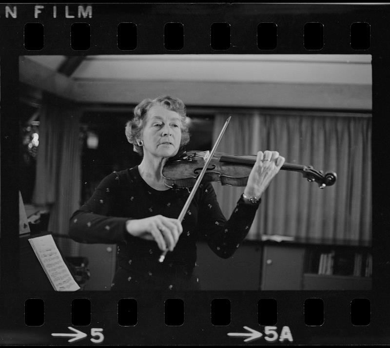 Florence Chapman Pearson playing violin