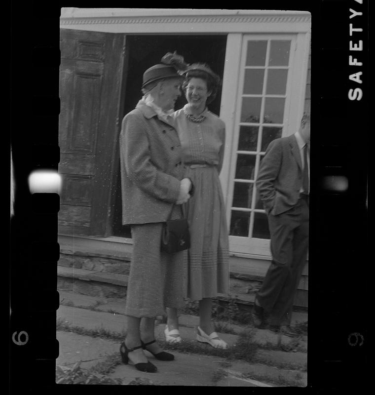 Dorelen Feise Bunting, right, with unidentified woman at a wedding