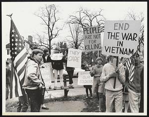 Pickets at Rally in Lexington.