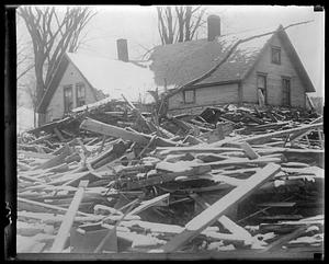Waterbury, Vt. flood shows no mercy on homes Nov. 1927