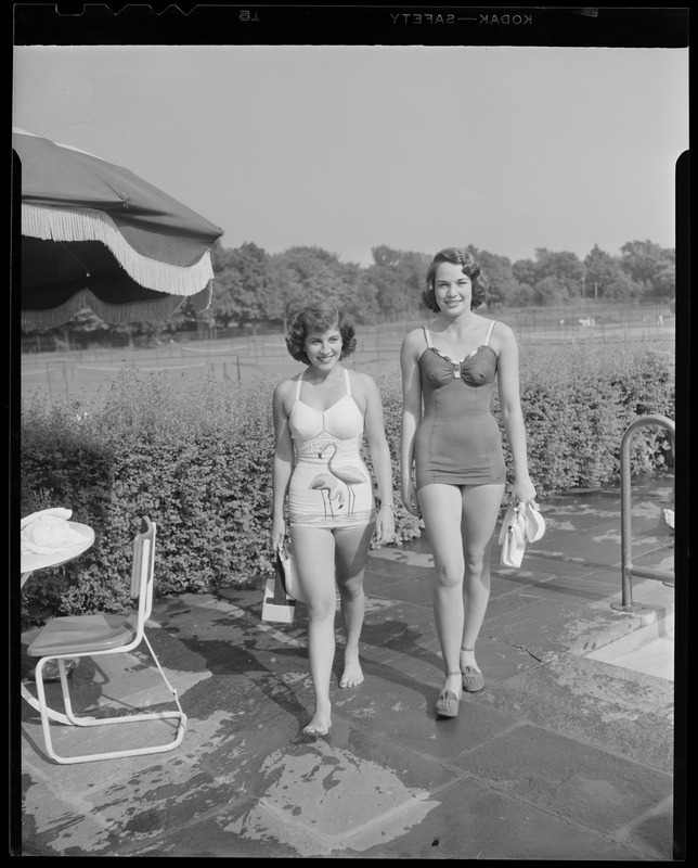 Beach scenes - Nantasket bathers - Digital Commonwealth