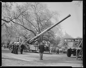 Display of a 280mm cannon at Watertown arsenal