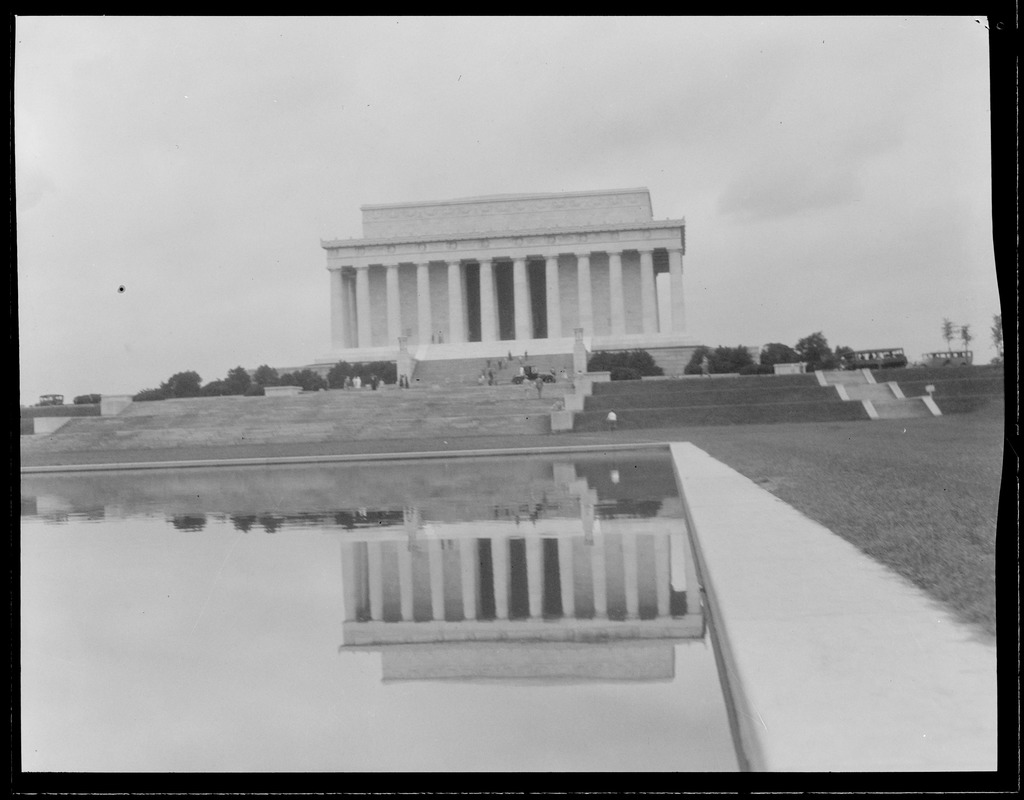 Lincoln Memorial in Reflecting Pool, Washington