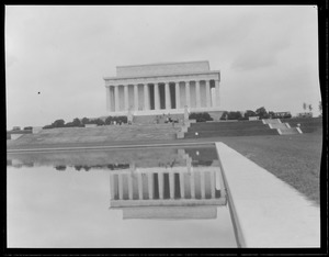 Lincoln Memorial in Reflecting Pool, Washington