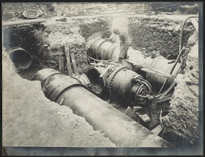 Distribution Department, Low Service Pipe Lines, 36-inch connection of new 48-inch low service main to Boston Water Works 48-inch Dean Road line, near Effluent Gatehouse No. 1, Brighton, Mass., Aug. 13, 1909