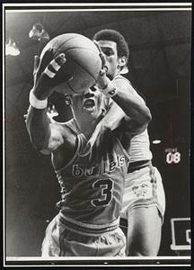 Baltimore Bullets guard Fred Carter fights for the ball