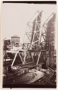The construction of Tower Bridge, Fort Point Channel