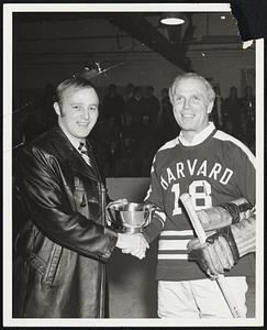 (L-R) Gerry Cheevers, Mayor Kevin White.