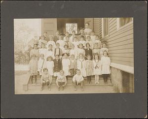 Class portrait of Miss Hutchinson's second grade class at the High Street School, 1912