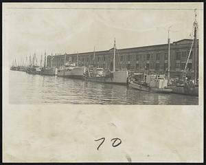 No Ice: No Fish--Fishing craft held idle at today by a strike of lumpers who refuse to "ice" the boats unless the fishermen lumpers' pay. The strike, if not settled by Saturday, threatens to tie up the entire Boston fleet.