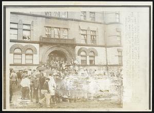 Afro-American Williams College--Group of Williams Coll. Students and townspeople gather on the outside of the Building, after 35 Blacks took over that building early this morning.