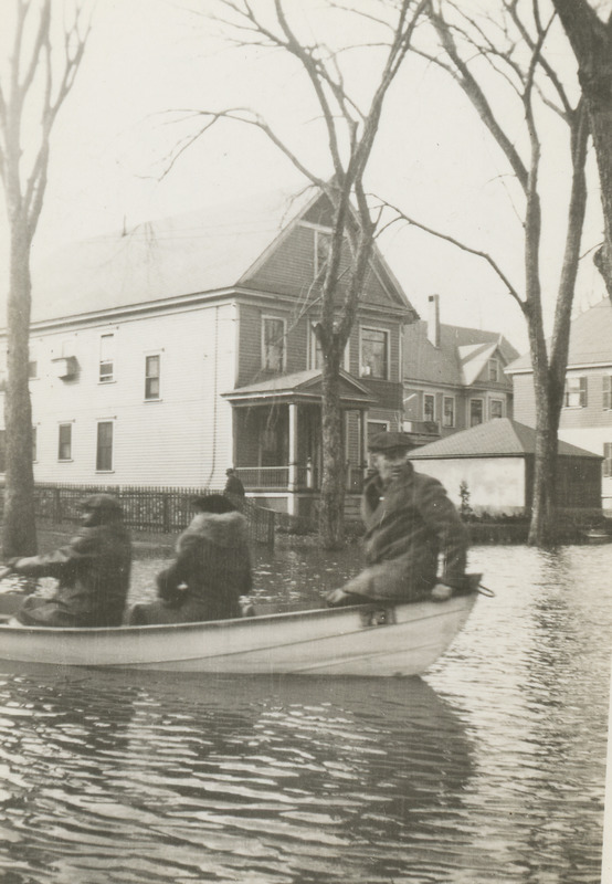 Looking west on Salem St., lst 2 houses before Osgood St., N. And., boat