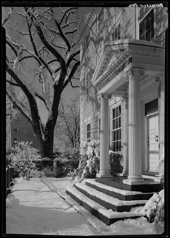 Marblehead, Lee Mansion, facade, snow