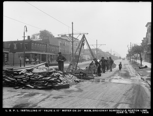 Distribution Department, Low Service Pipe Lines, installing 16-inch valve and 10-inch meter on 24-inch main, Broadway, Somerville-Boston line, Boston; Somerville, Mass., Jun. 12, 1917