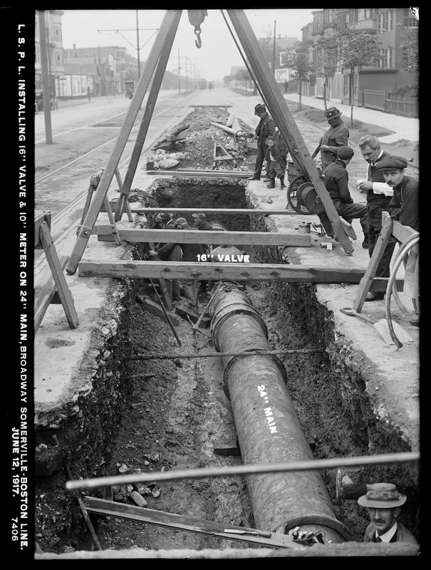 Distribution Department, Low Service Pipe Lines, installing 16-inch valve and 10-inch meter on 24-inch main, Broadway, Somerville-Boston line, Boston; Somerville, Mass., Jun. 12, 1917