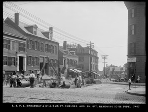 Distribution Department, Low Service Pipe Lines, removing 20-inch pipe, Broadway and Williams Street, Chelsea, Mass., Aug. 29, 1917