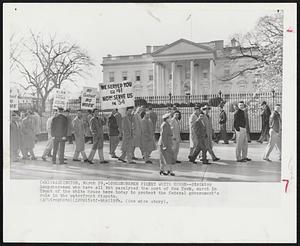 Washington -- Longshoremen Picket White House -- Striking longshoremen who have all but paralyzed the port of New York, march in front of the White House here today to protest the federal government's role in the waterfront dispute.