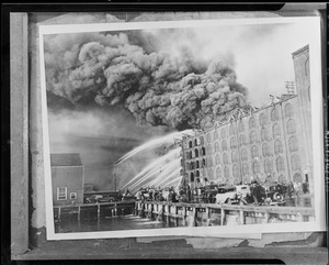 Waterfront fire - Brooklyn, N.Y. 50 injured in immense 5 story warehouse.