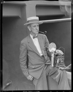 Old-time news photographer