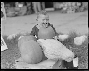 L.J. [Leslie Jones] family - overflowing pumpkin carts - Chuck & Sue, grandchildren